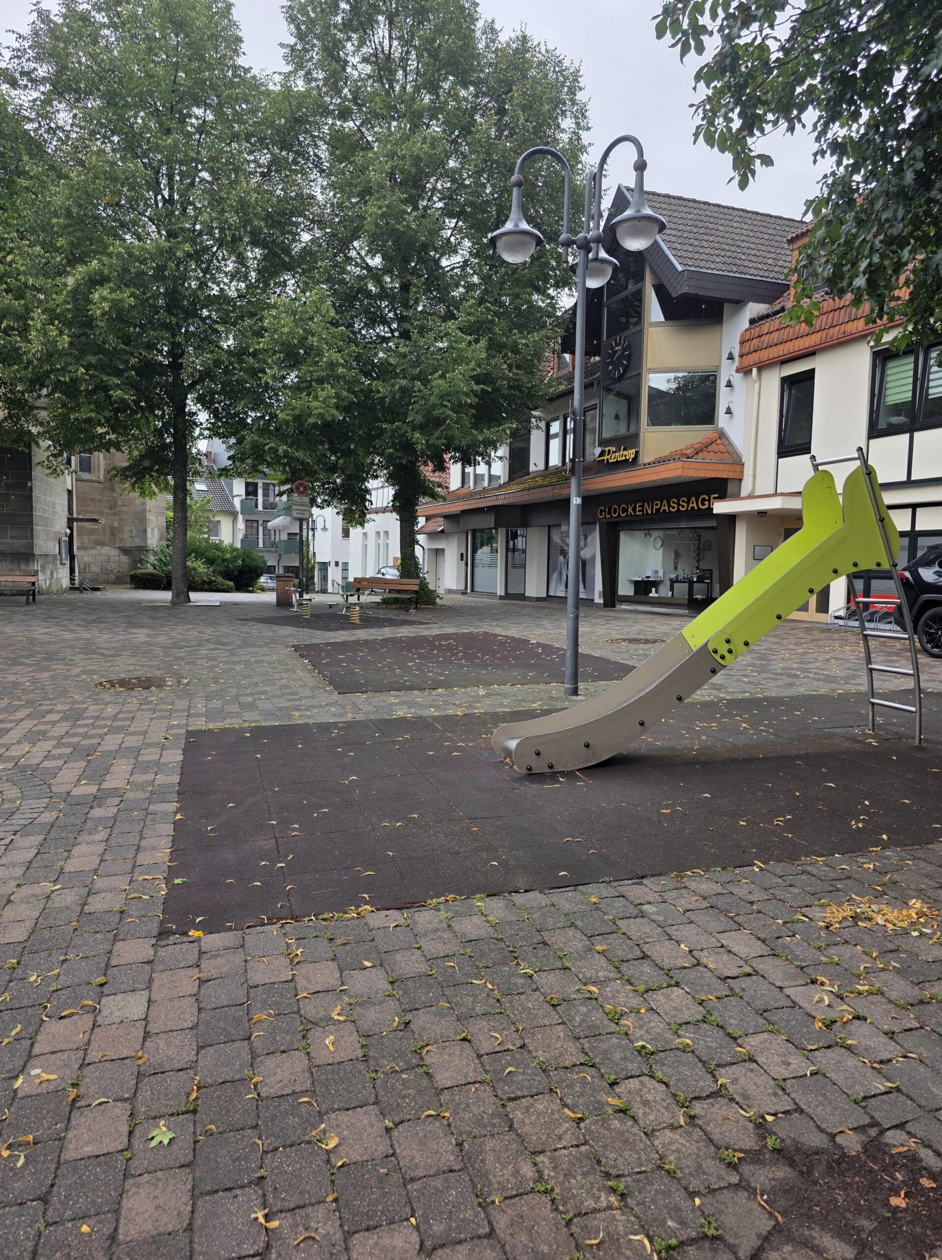 Kirchplatz alt 2025 – Anja Daoudi (2)